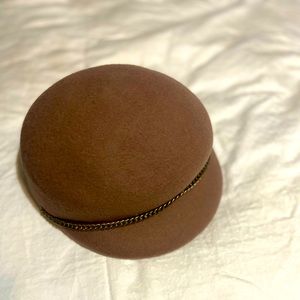 NWT taupe brown classy hat with chain